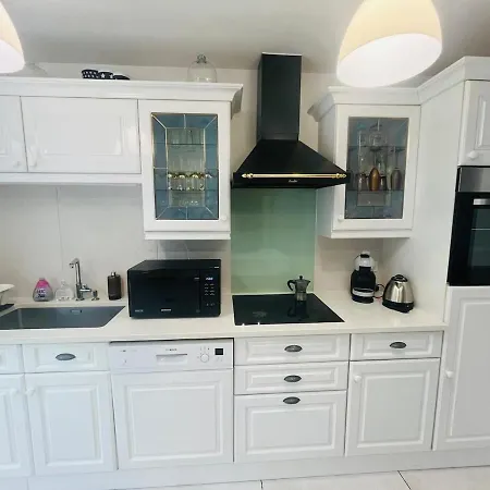 Charming With And Nature Views *