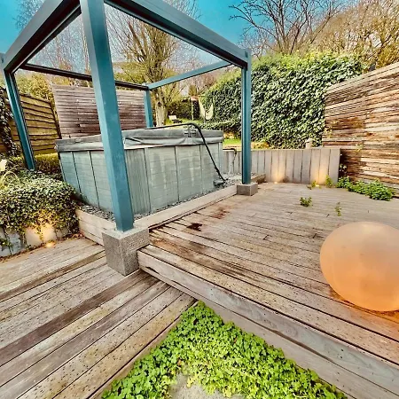 Charming With And Nature Views *