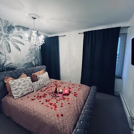 Charming With And Nature Views *