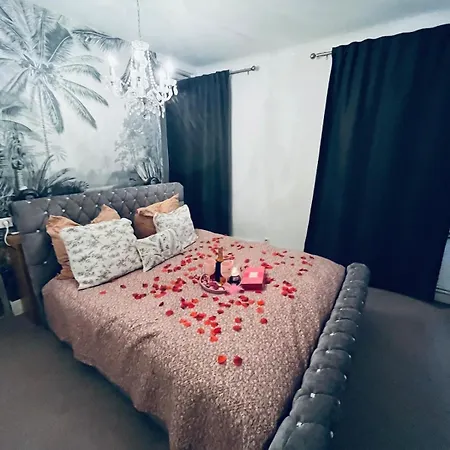 Charming With And Nature Views Сasa de vacaciones