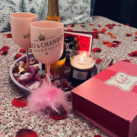 Charming With And Nature Views Сasa de vacaciones