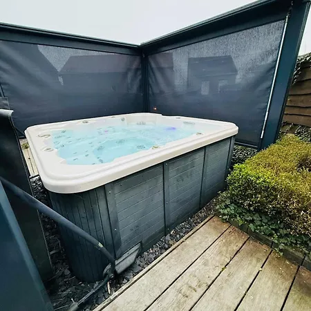 Charming With And Nature Views *