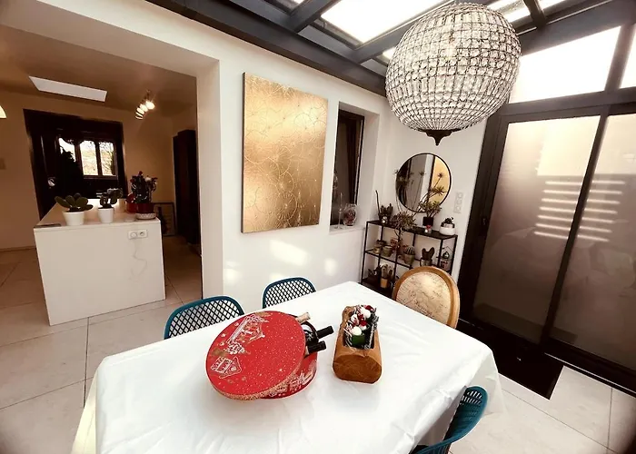 Charming With And Nature Views *