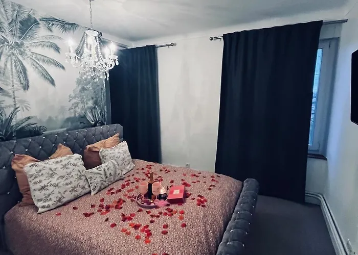 Charming With And Nature Views *