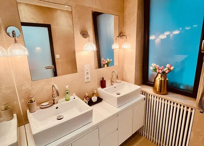 Charming With And Nature Views Дом отдыха