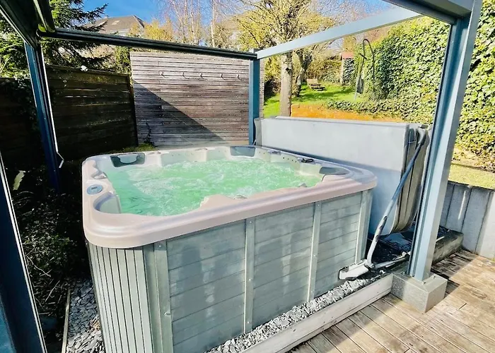 Charming With And Nature Views *