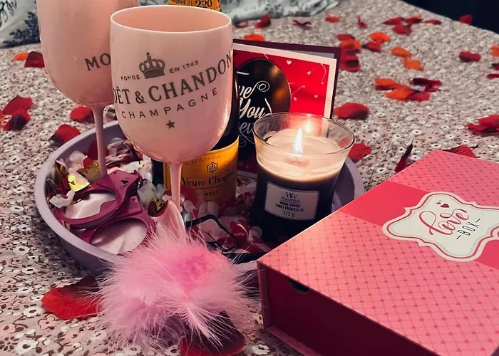 Charming With And Nature Views Дом отдыха